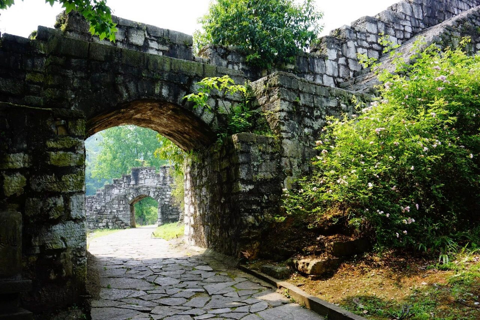 福泉古城墙,建于明代,明代是贵州开发的一个重要时期,总长为4700米,经