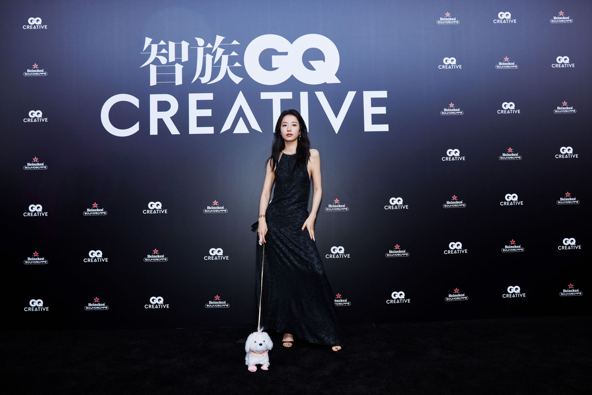 周雨彤创意碰撞奇思妙想,风格切换寻觅突破94@周雨彤02