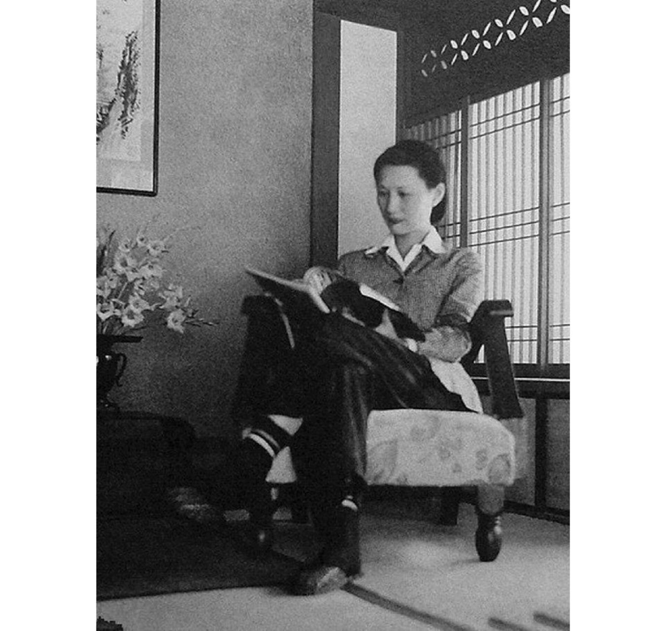 赵四小姐即赵一荻,1912年5月28日—2000年6月22日,又名绮霞,乳名香笙