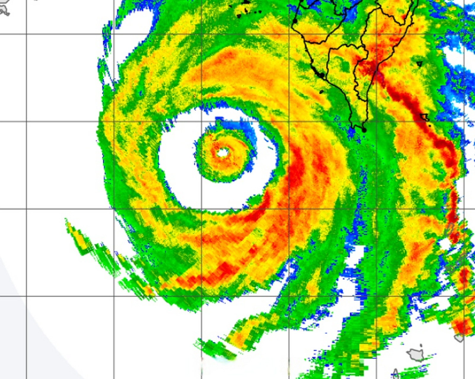 台风杜苏芮# 19点10分的雷达图显示,杜苏芮的台风眼,内眼墙和外眼墙