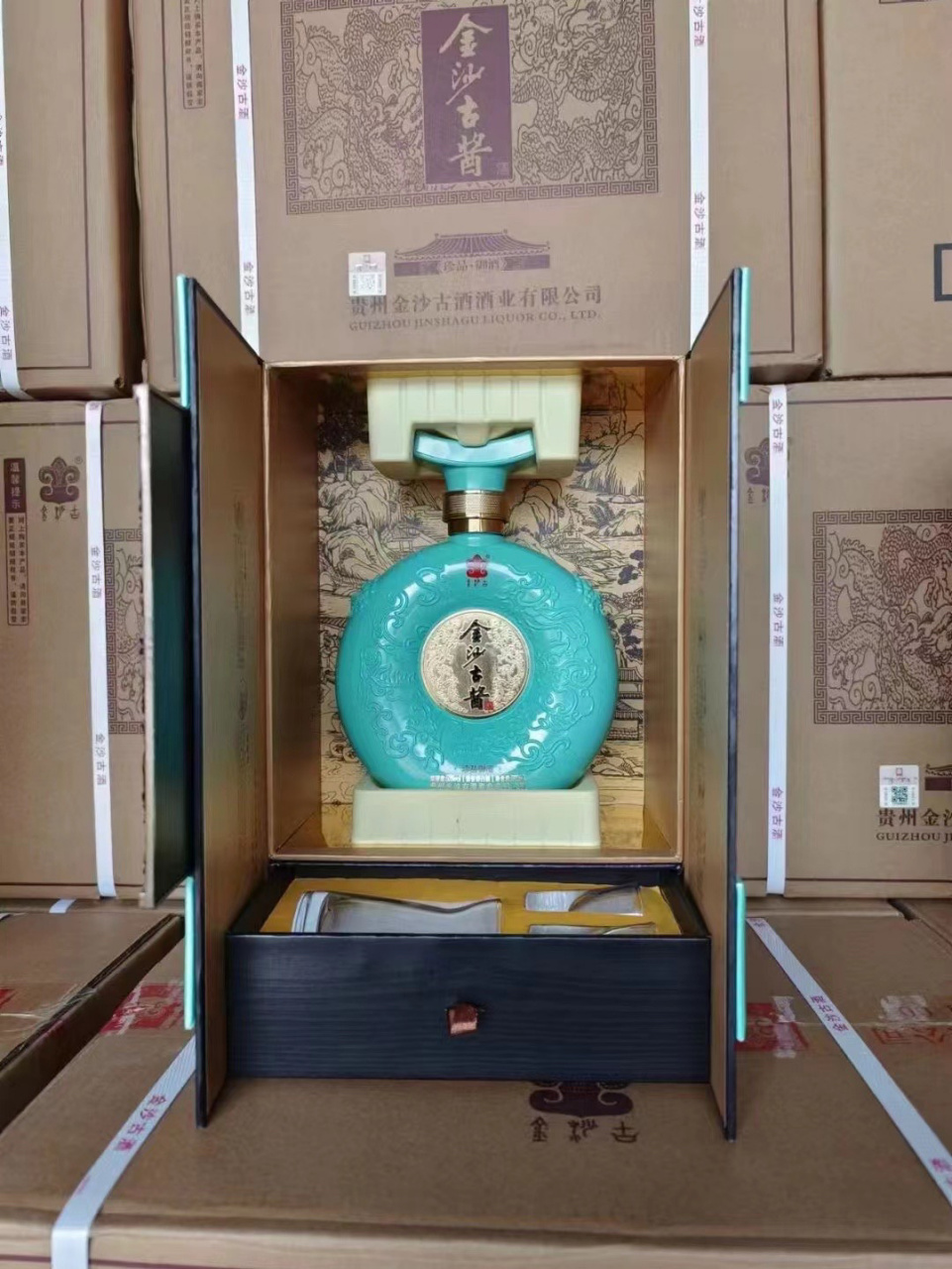 一箱四瓶 68090一箱 ——金沙古酱 酱香53度,一箱4瓶装 高端礼盒带