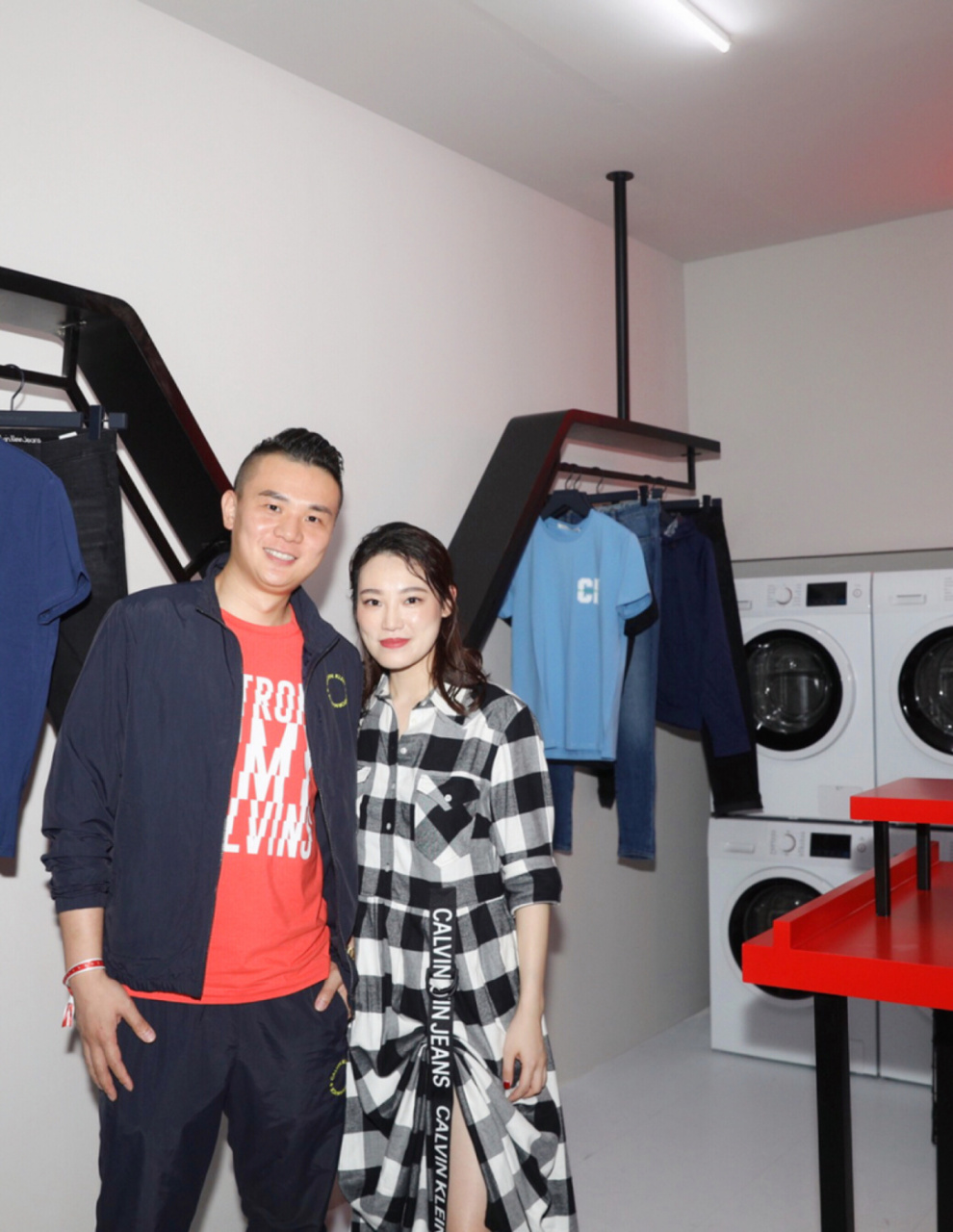 主人是calvin kelin 但是比ck更主角是张艺兴 当天穿了ck jeans 秋冬