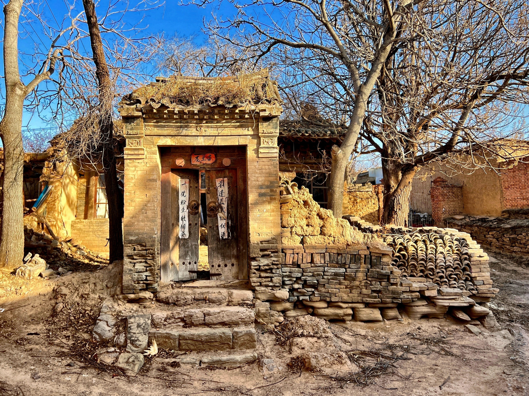 山西古建筑之寿阳云烟古村(一) 图一到图四为村口龙王庙,图三为龙王庙
