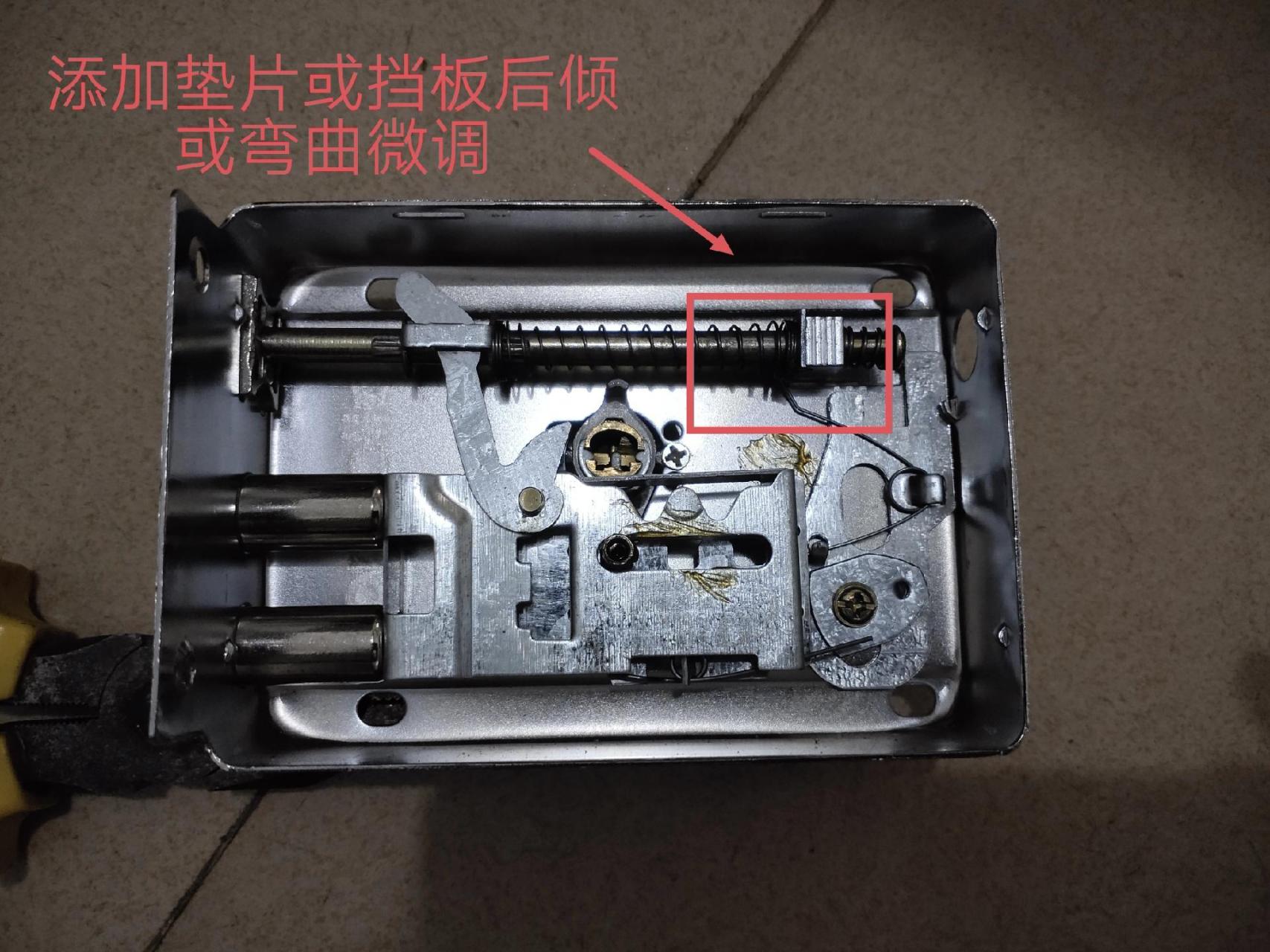 普通防盗门锁时间久了锁舌突出过长,关不上门或者关门困难怎么处理?