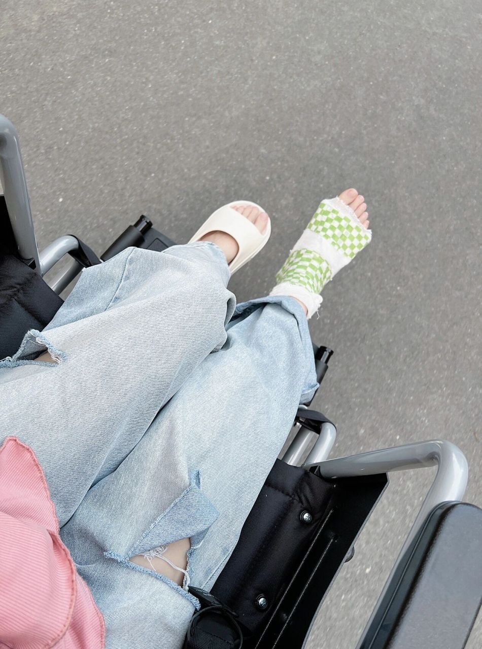 骨折女孩|轮椅ootd 换个圈子 全员不超过6岁 小孩子们看上了我的轮椅