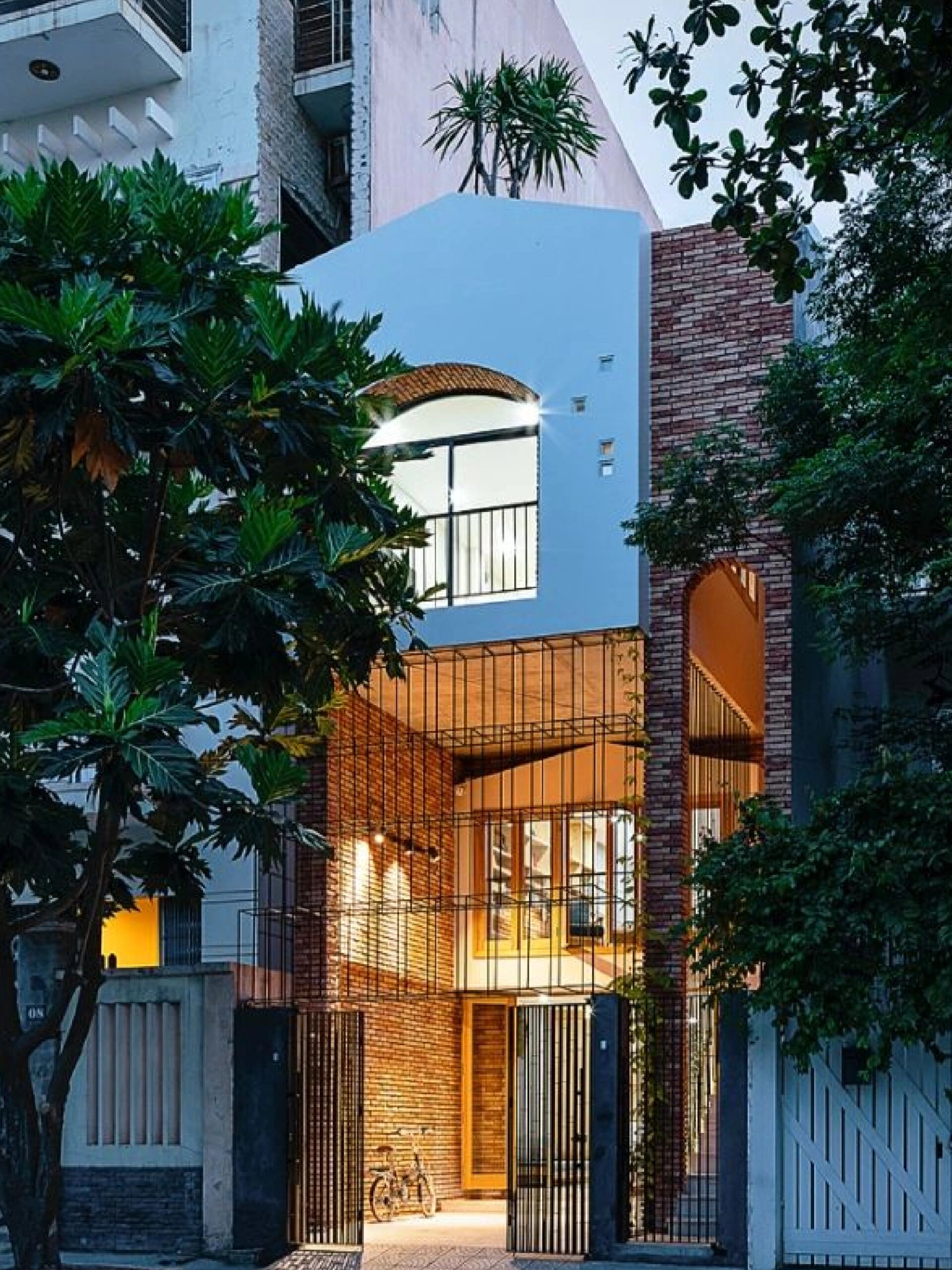 六米面宽带中庭的三层自建别墅案例分享 六米面宽的农村自建别墅,利用