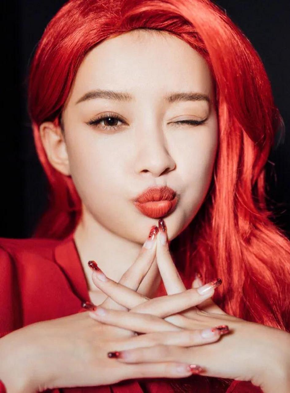 很久以前内娱对明星发色提出过要求,所以最近几年