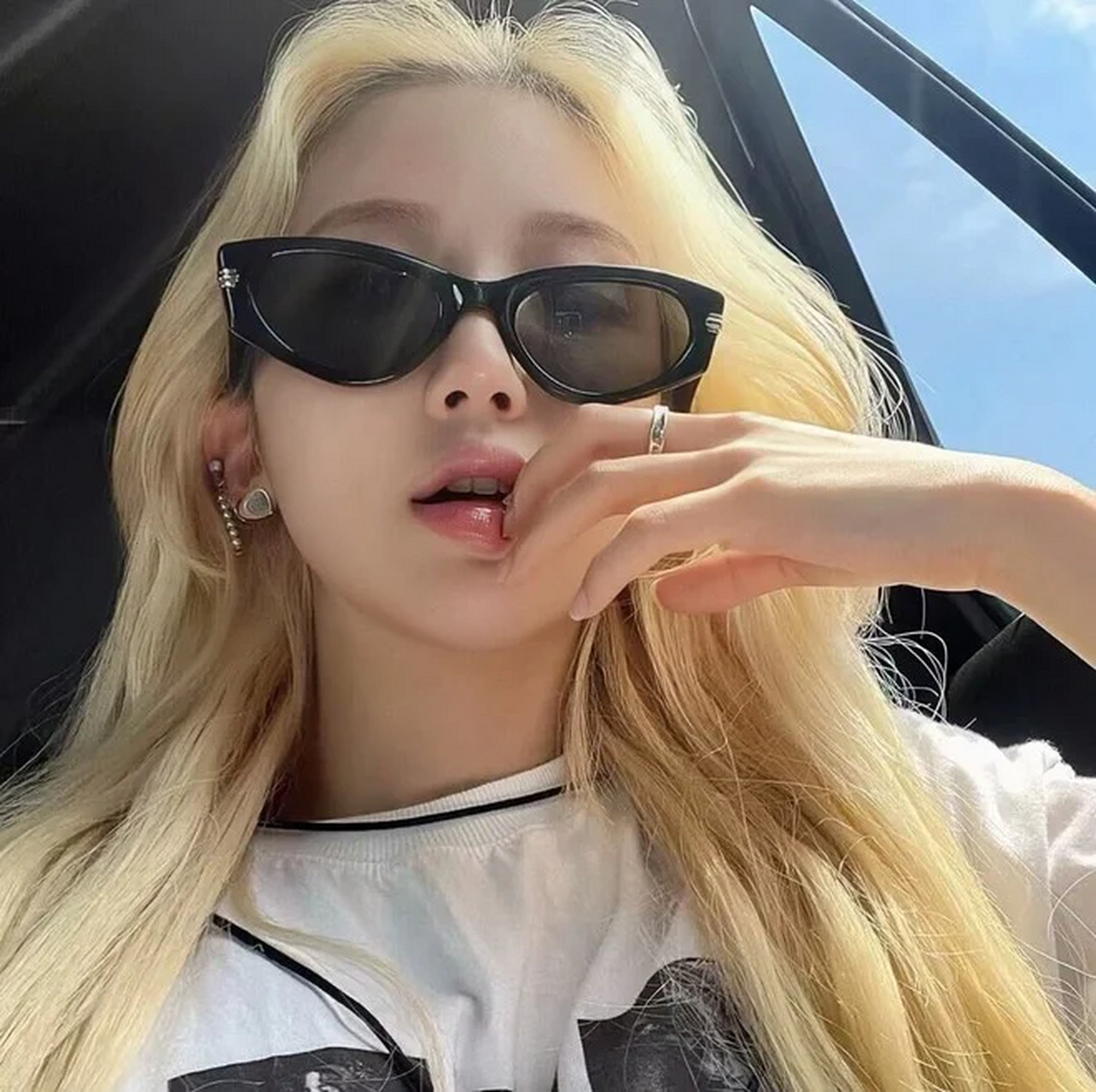 戴墨镜女头像 戴墨镜女头像