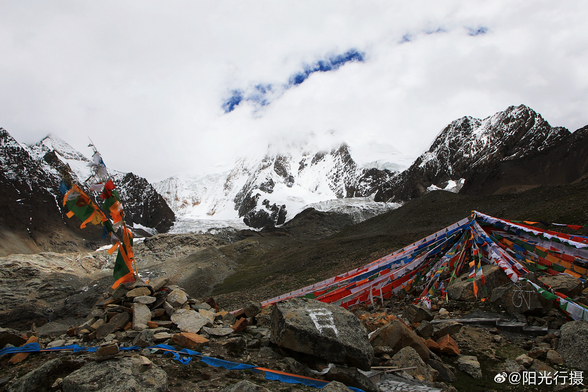 琼姆岗嘎神山:琼穆岗嘎雪山位于西藏拉萨市尼木县麻江乡境内,主峰海拔