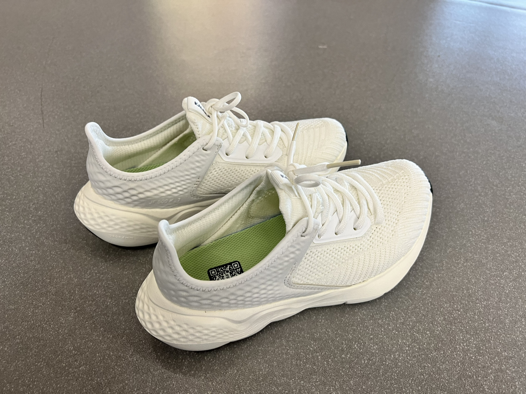 迪卡侬跑步鞋 好看好穿!快去买!微信商城还有80元券可以用!