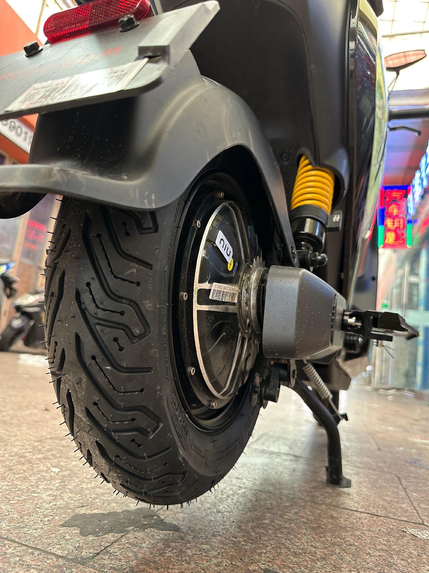 小牛mqil升级前后轮胎