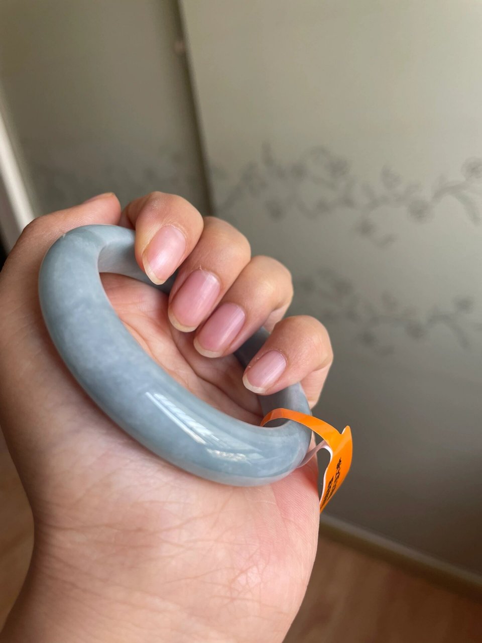 之前刚入坑买的200的翡翠手镯好像大理石啊 哈哈哈,果然不能贪便宜