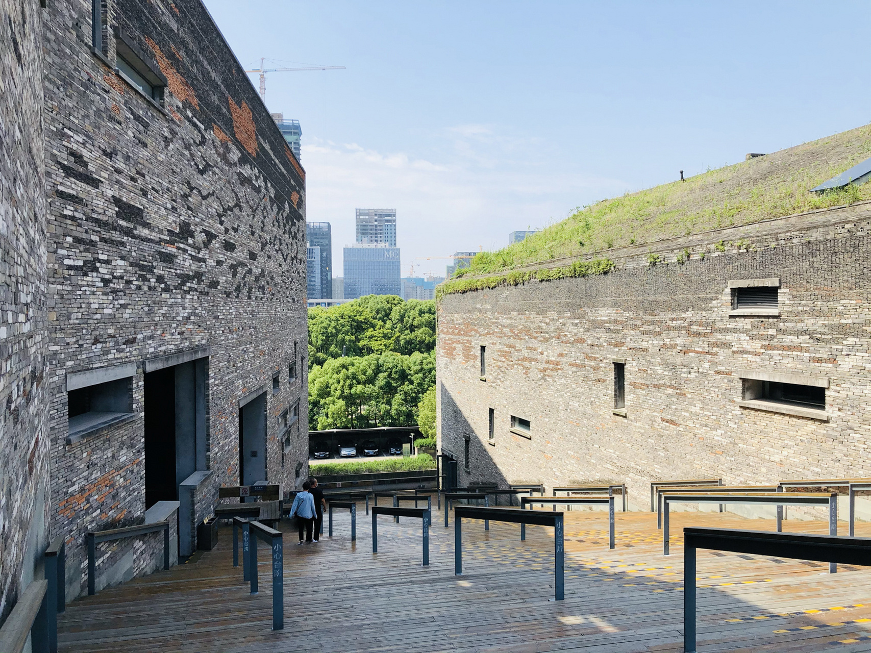 来建筑设计作品,以幻灯放映形式,详细阐述了宁波博物馆建筑设计理念