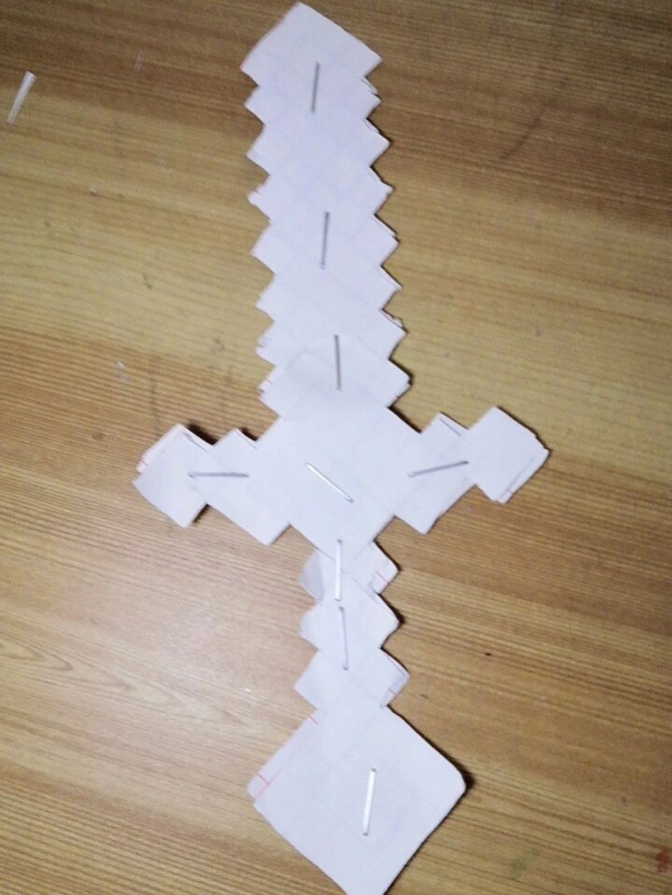 看我用纸做的钻石剑 看着还行吗?