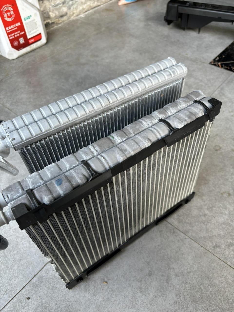 宝马7系处理空调不制冷更换空调蒸发箱完美解决