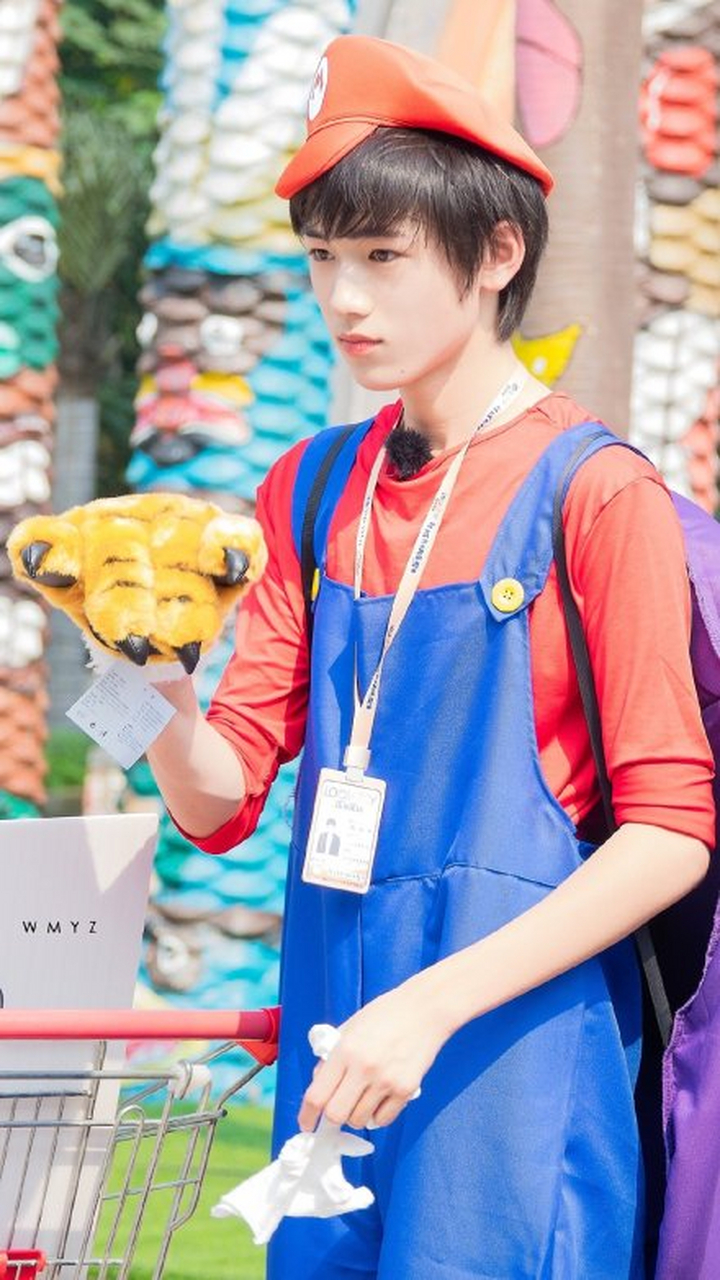 被哪个明星的cos惊艳到#必须是宋亚轩cos的马里奥!可爱的我要晕倒了!