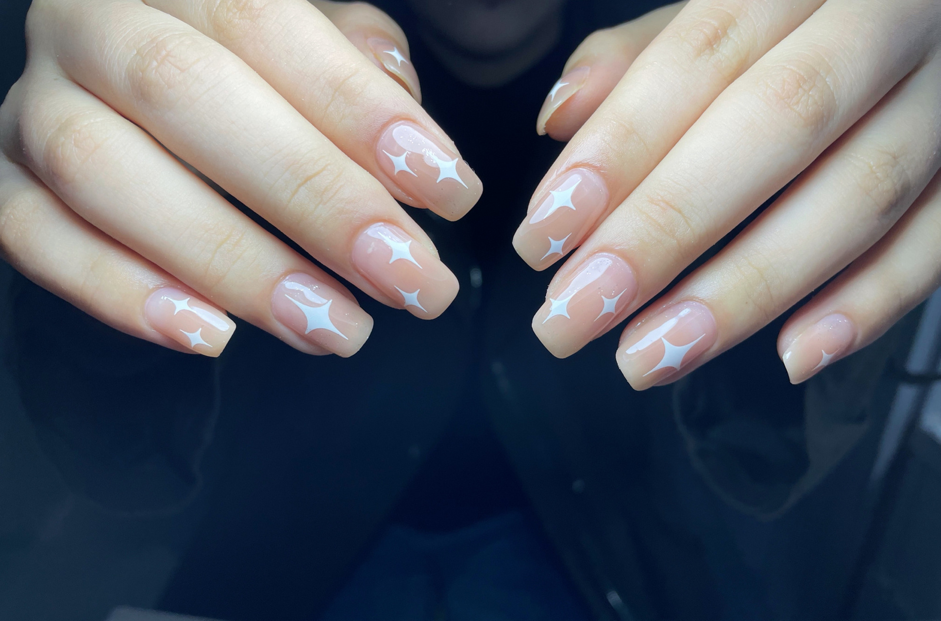 黑手也显白的几款亮色美甲 告别小黑手99 想要亮色又怕显黑?