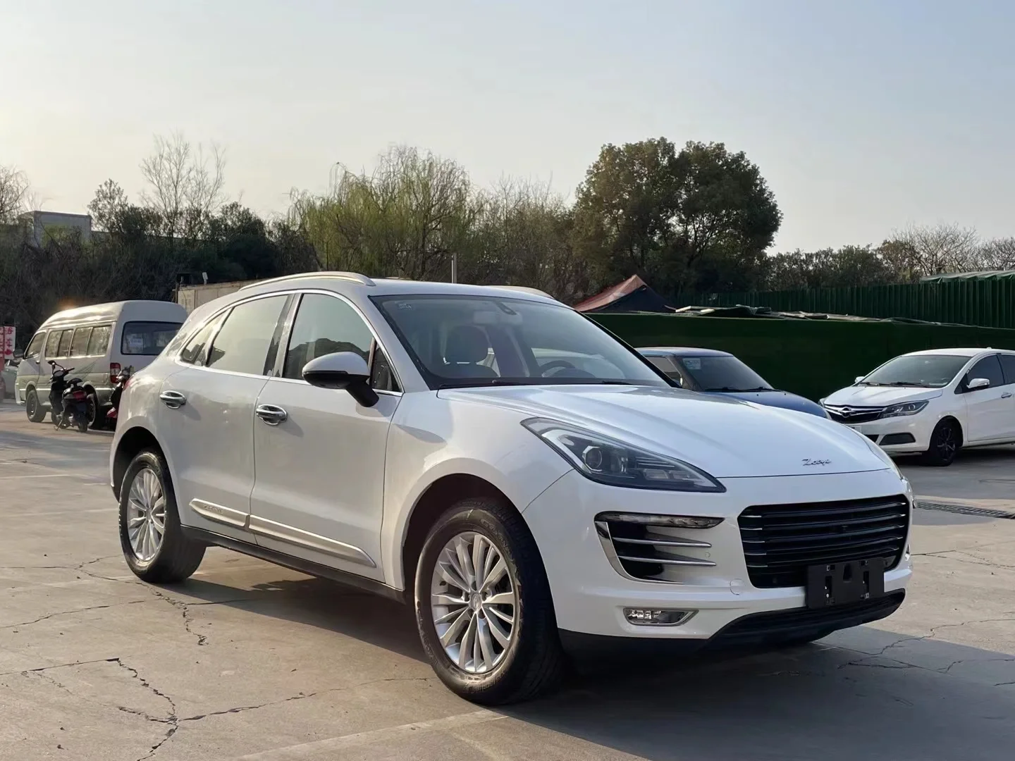 0t众泰sr9 江湖人称保时泰 配置丰富 价