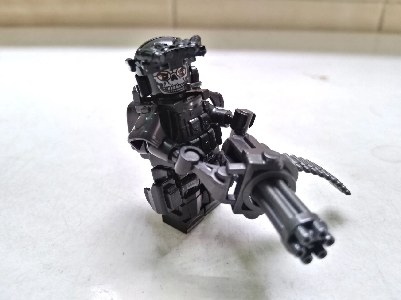 积木人仔 幽灵特种兵 重装人仔加上加特林很霸气,由于背心有两侧有