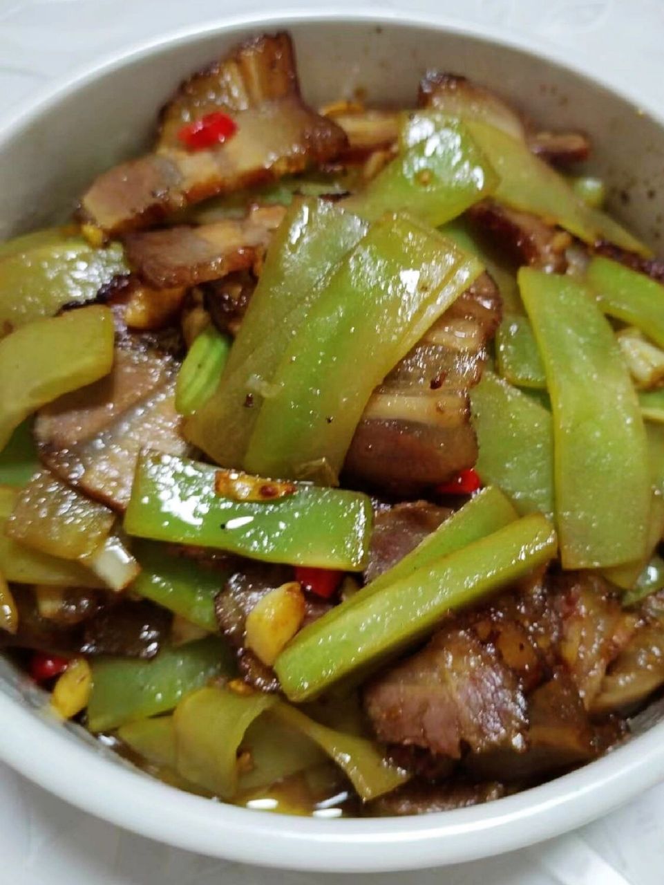 湖南衡阳家常菜——莴笋炒腊肉(有教程) 个人觉得腊肉最适合的搭配有