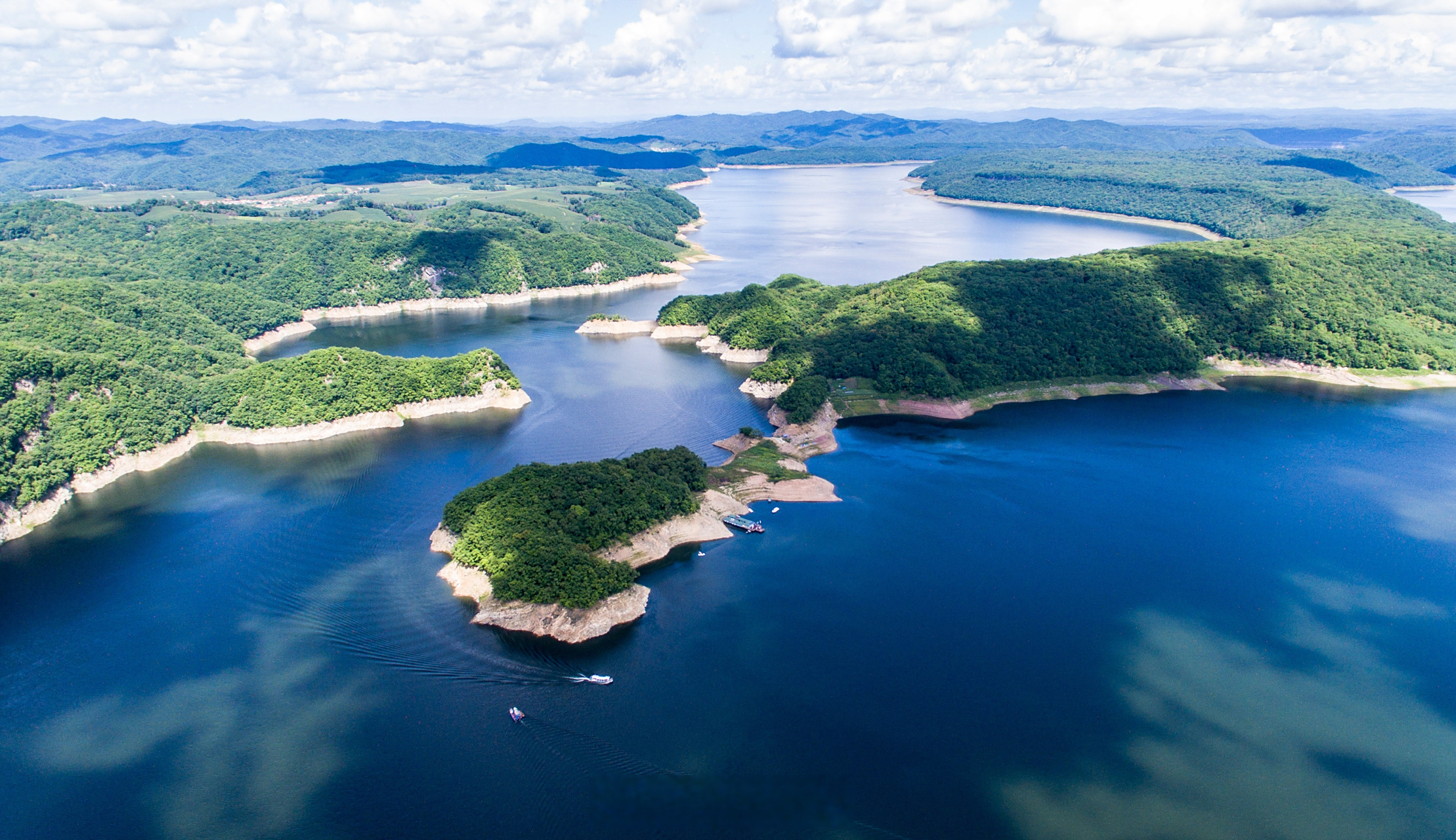 松花江上游似仙境#清爽吉林22℃的夏天 【白山湖仁义景区】因白山湖