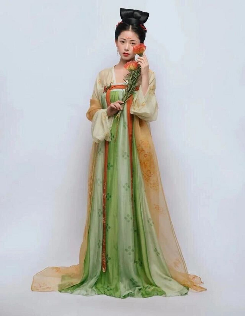 隋唐时期 | 拜倒在石榴裙——齐胸襦裙(上 西施谩道浣春纱,碧玉今时斗