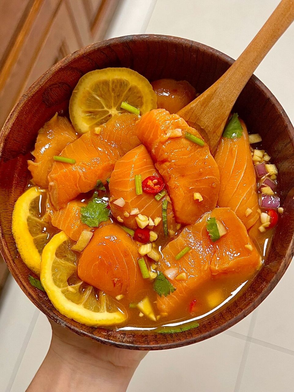 凉拌三文鱼97! 好吃到破防了啊啊!贼清爽! 口感很嫩!一点都不腥!