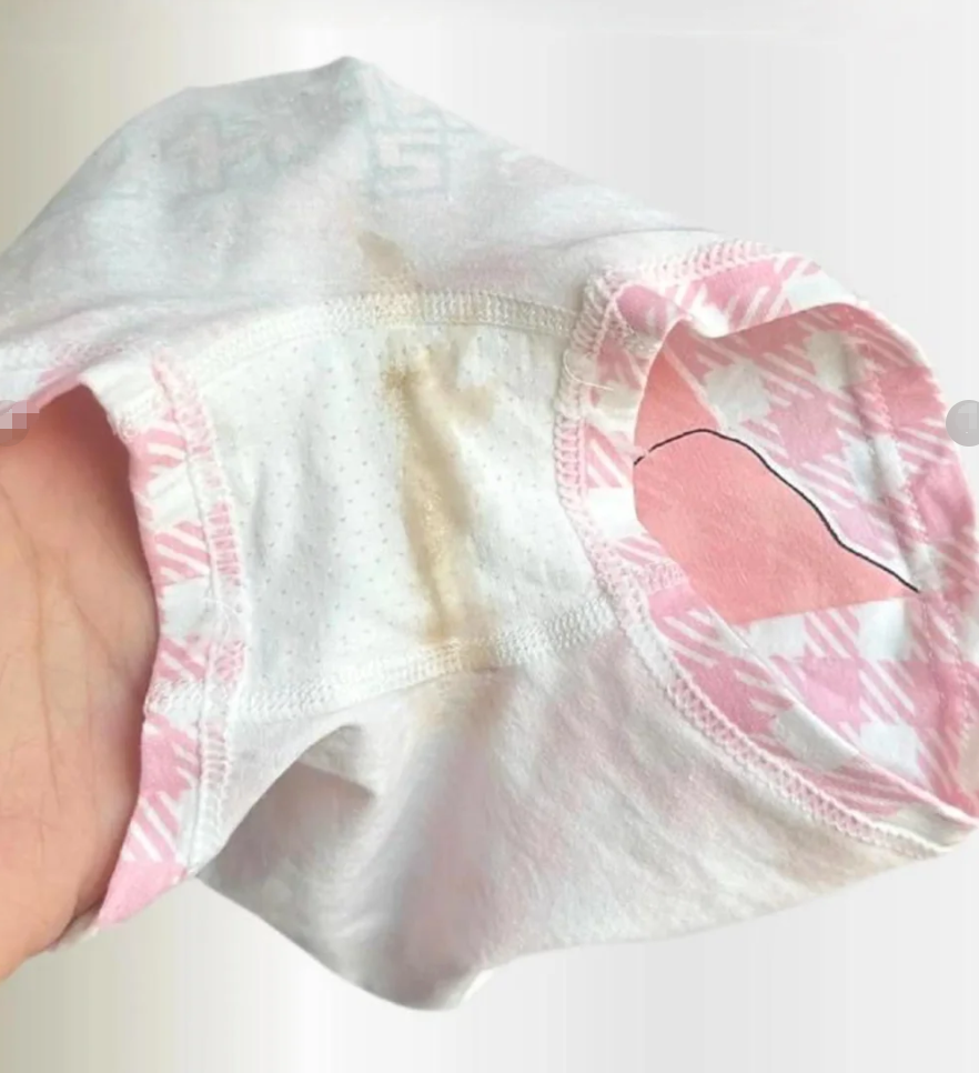 早上起来白带像水一样流出来,可能和阴道炎,宫颈癌症,腹部着凉有关