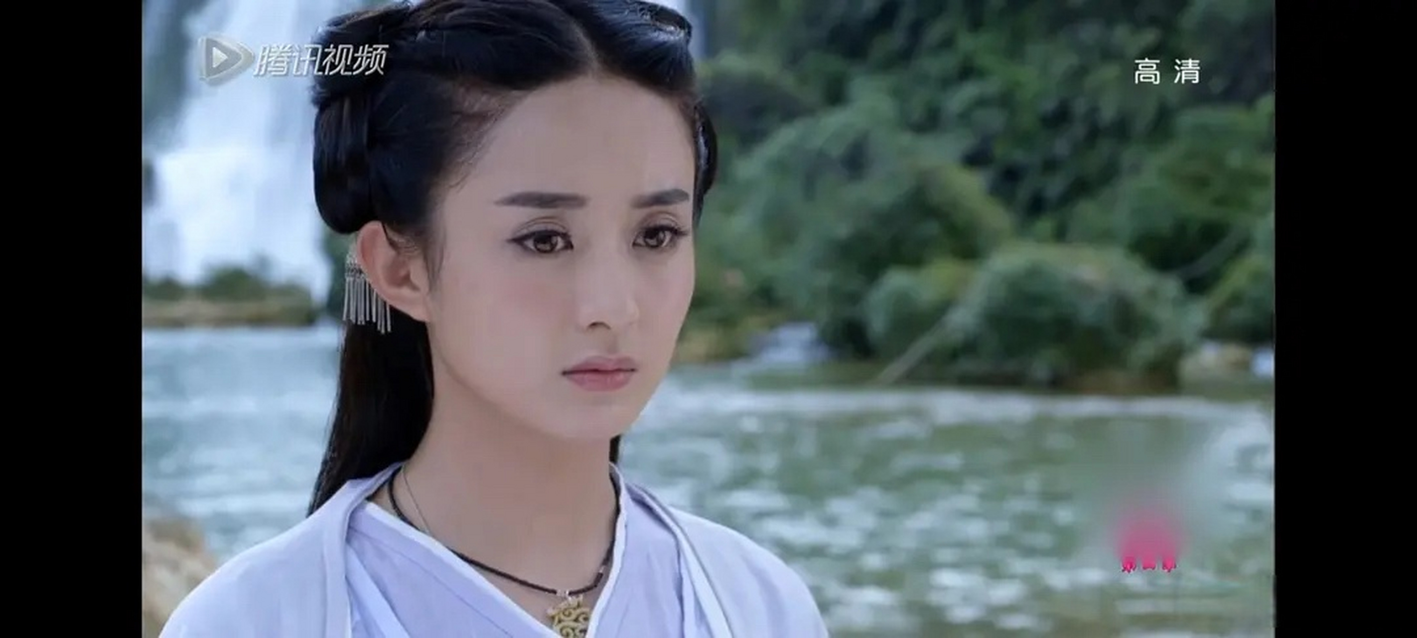 赵丽颖花千骨三眼皮双眼无神,确实有点显老[思考]