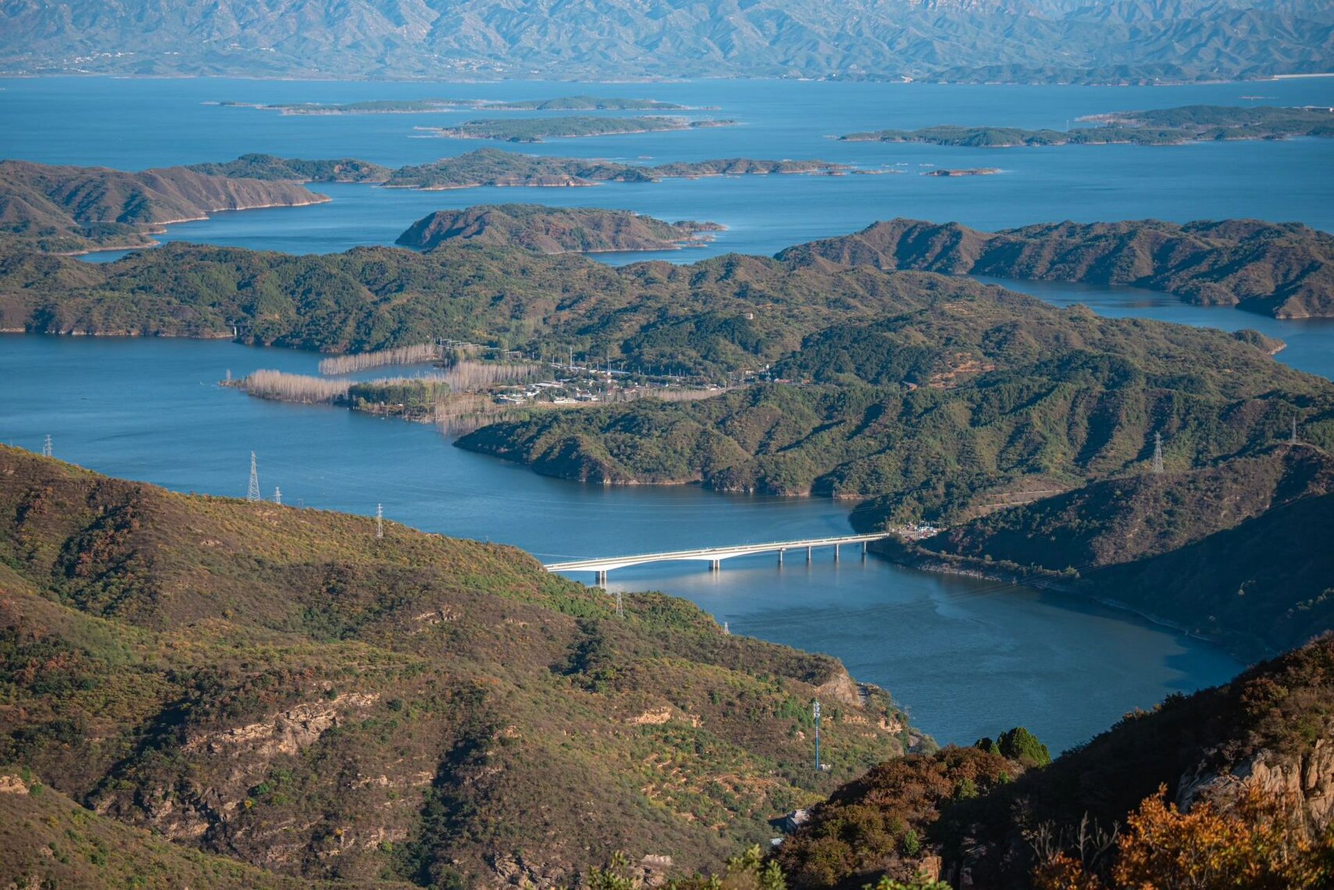 而我要推荐的观景点,是密云天门山洞口和洞顶.