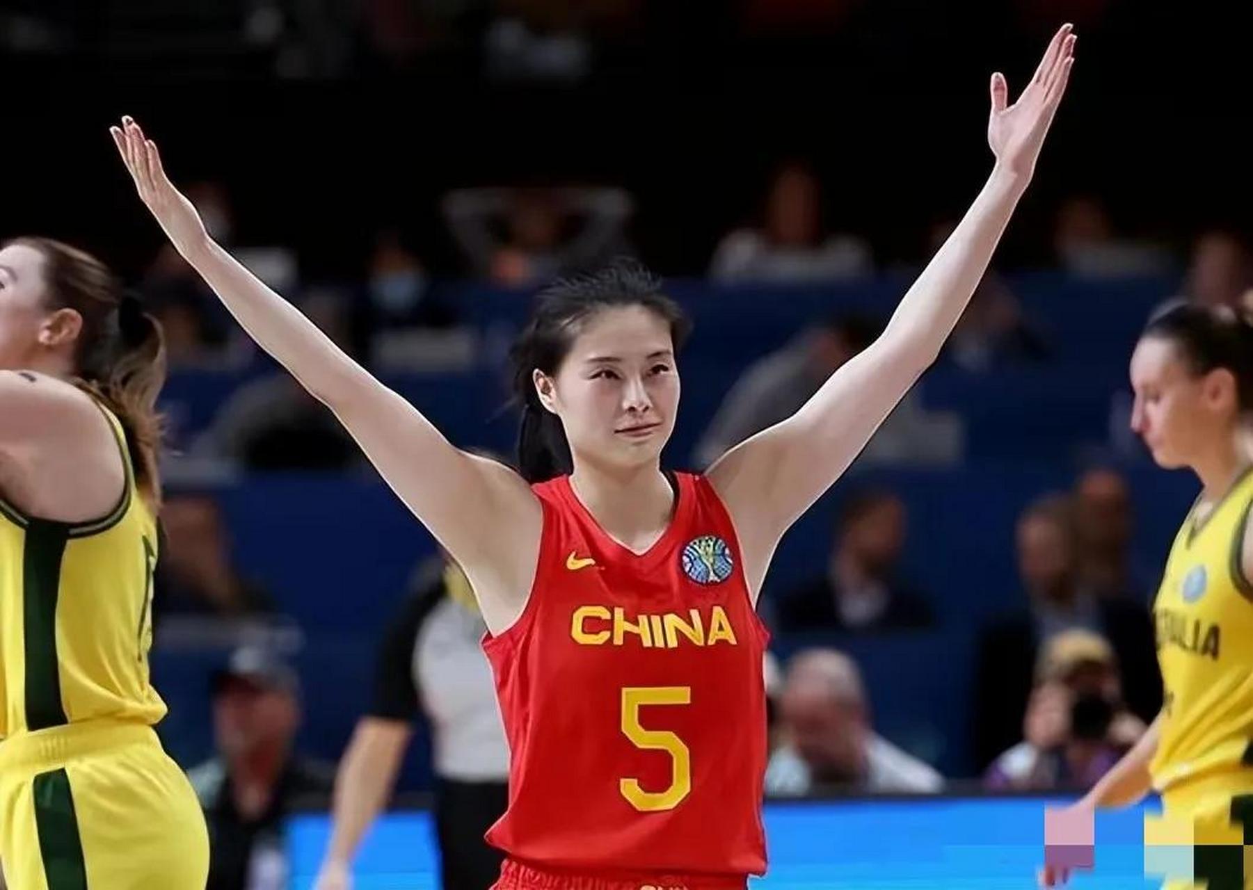 美女运动员之王思雨  王思雨在在女篮队员中属小个,但比赛中进攻犀利