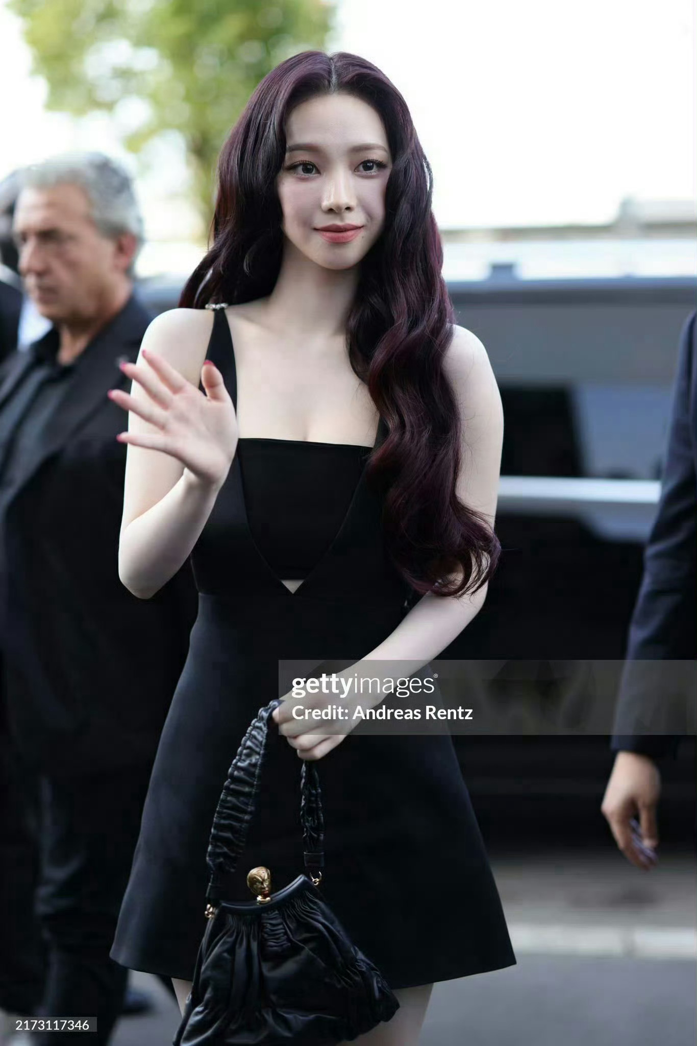 柳智敏黑裙卷发g社生图##柳智敏生图# 柳智敏g社生图直接封神 这浓浓