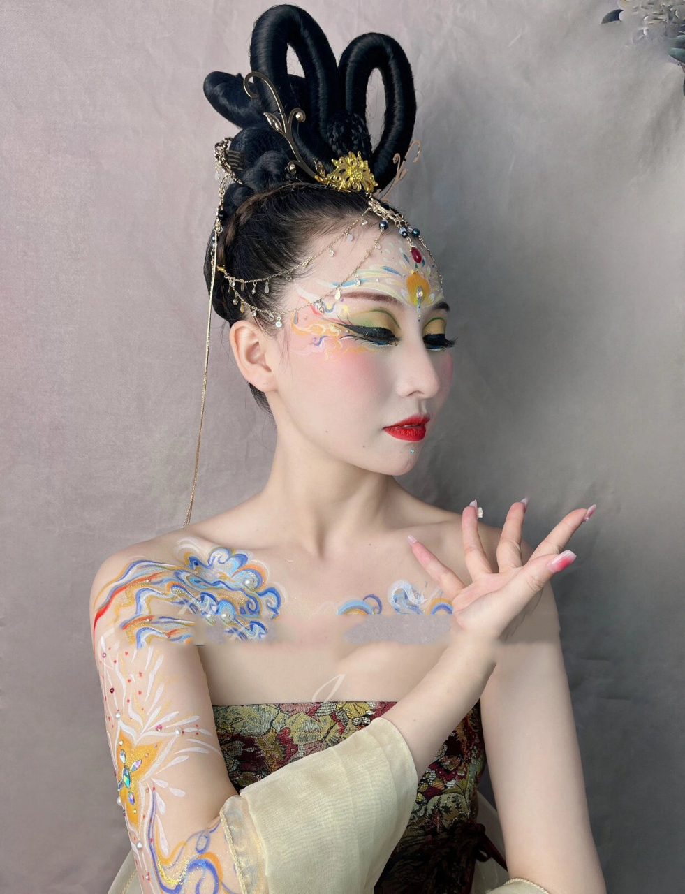 敦煌风舞台彩绘妆造