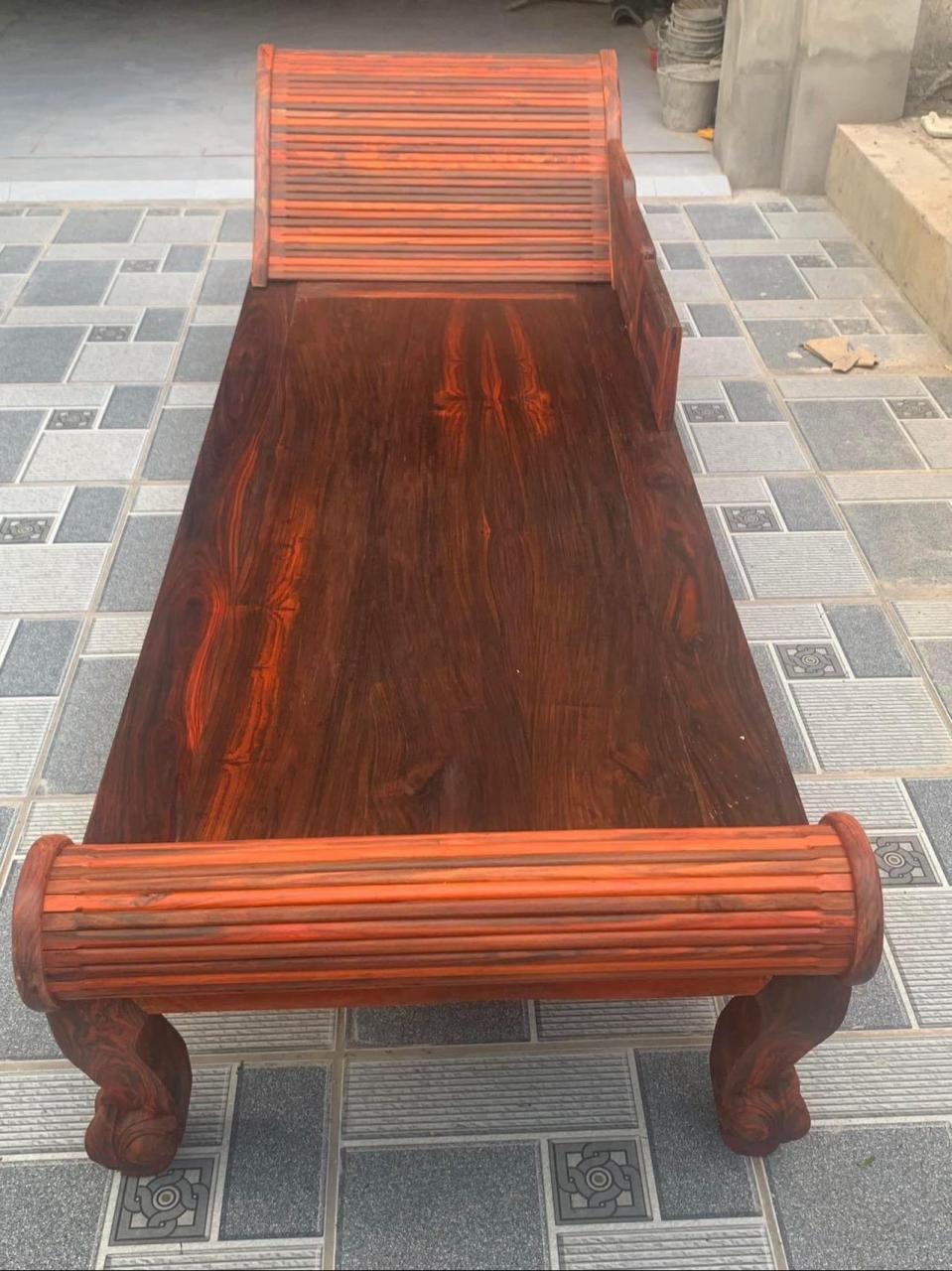 大红酸枝贵妃床.