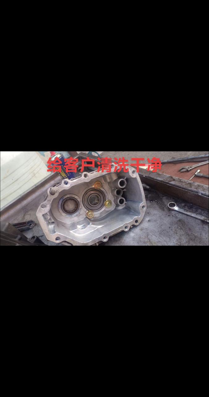 福特全顺,别的修理工说特费力气,老王轻松就拆开了,脑子是个好东西