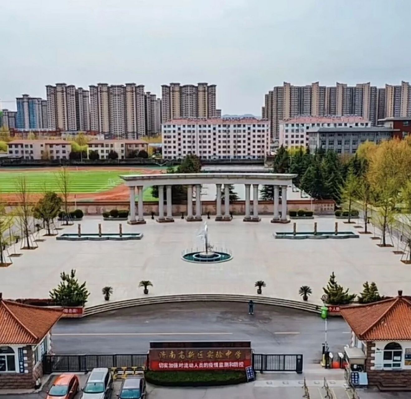 济南高新实验对比济南德润高中 高新实验和德润中学的并不属于同一