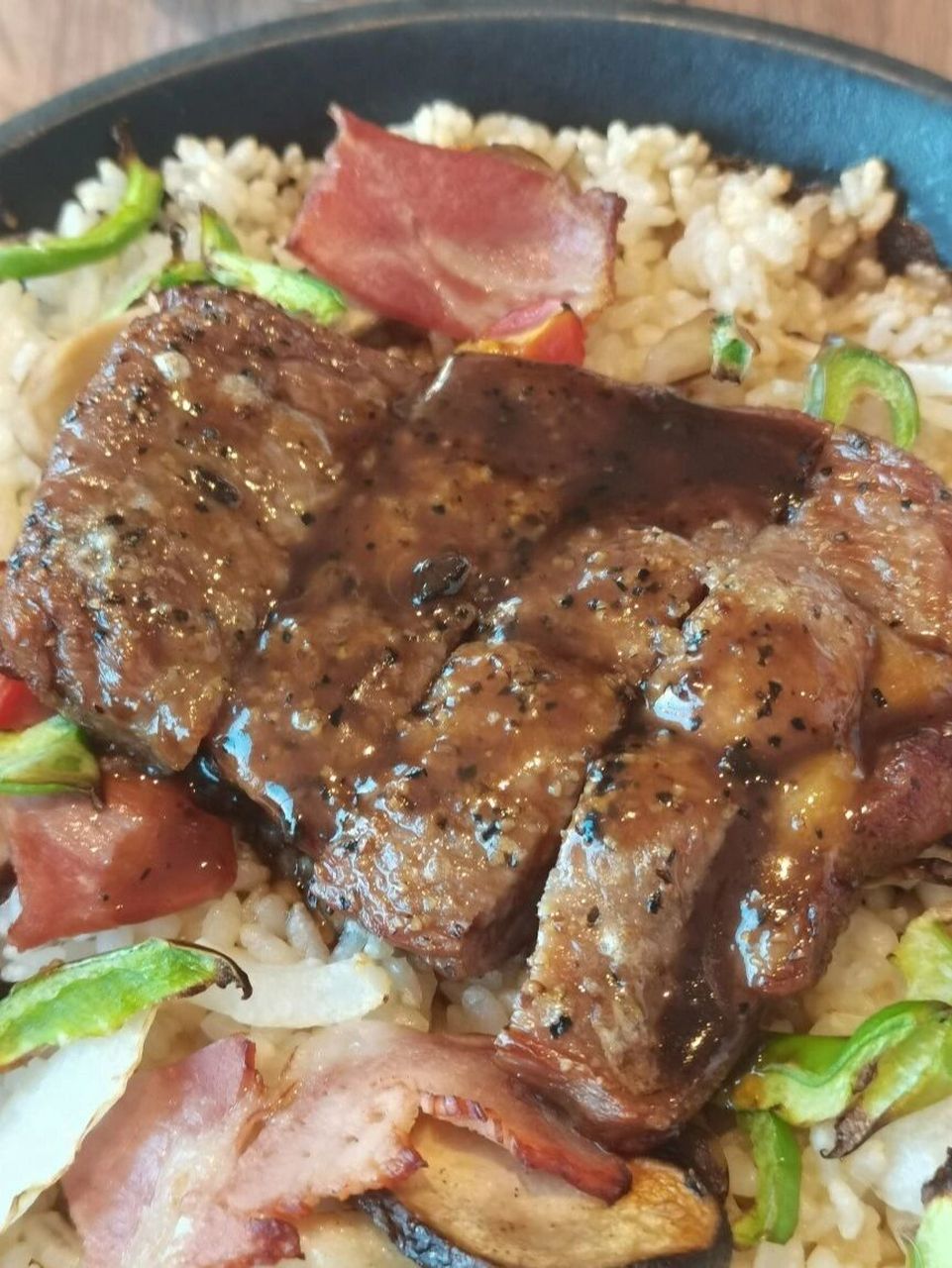 必胜客炙烤西冷牛排铁锅饭 59r 饭不是特别多,味道还是挺浓郁的,里面