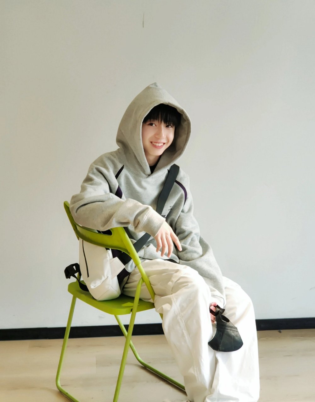 杨博文10.31微博同款穿搭送达啦! 杨博文卫衣:the wiz brand wiz bran