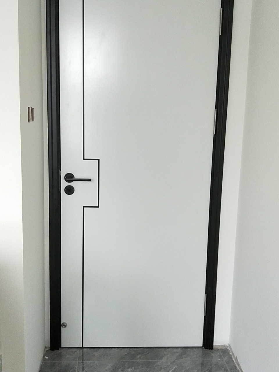 我家的黑框白线条门装好了 材料横截面在第67张图因为我看了攻略