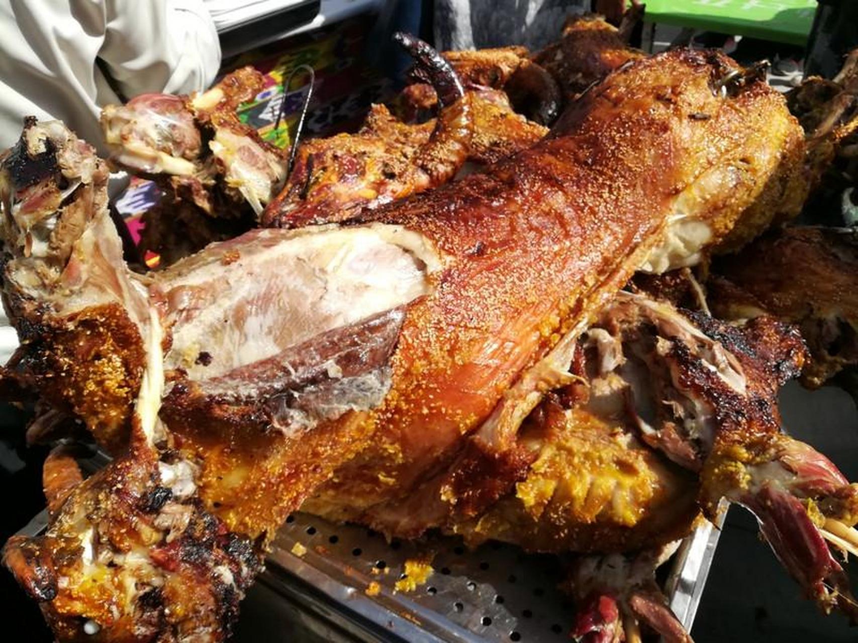 有谁吃过烤骆驼?好吃吗?看着很美味的样子
