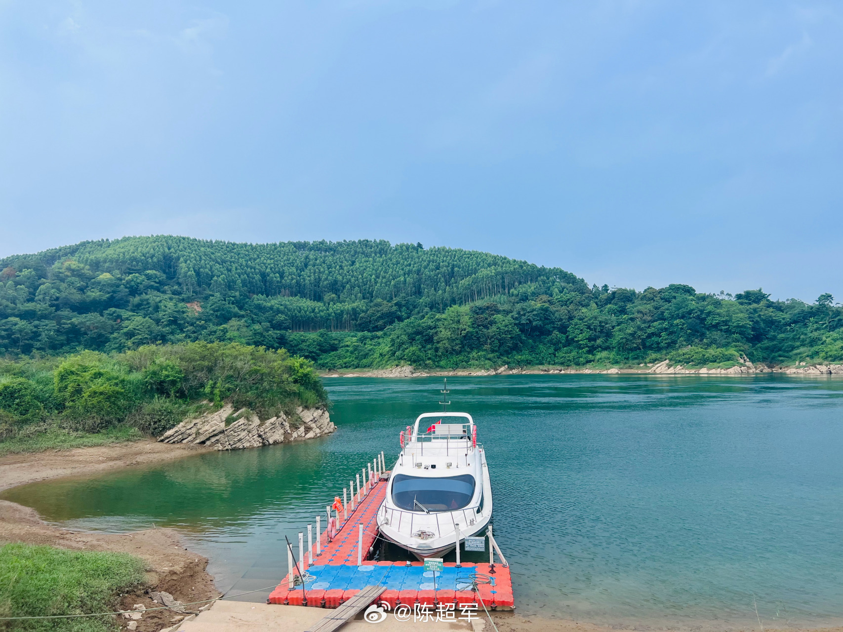 时光岛又名"蓬莱洲",是红水河中的孤岛,距离来宾市兴宾区16公里,有"