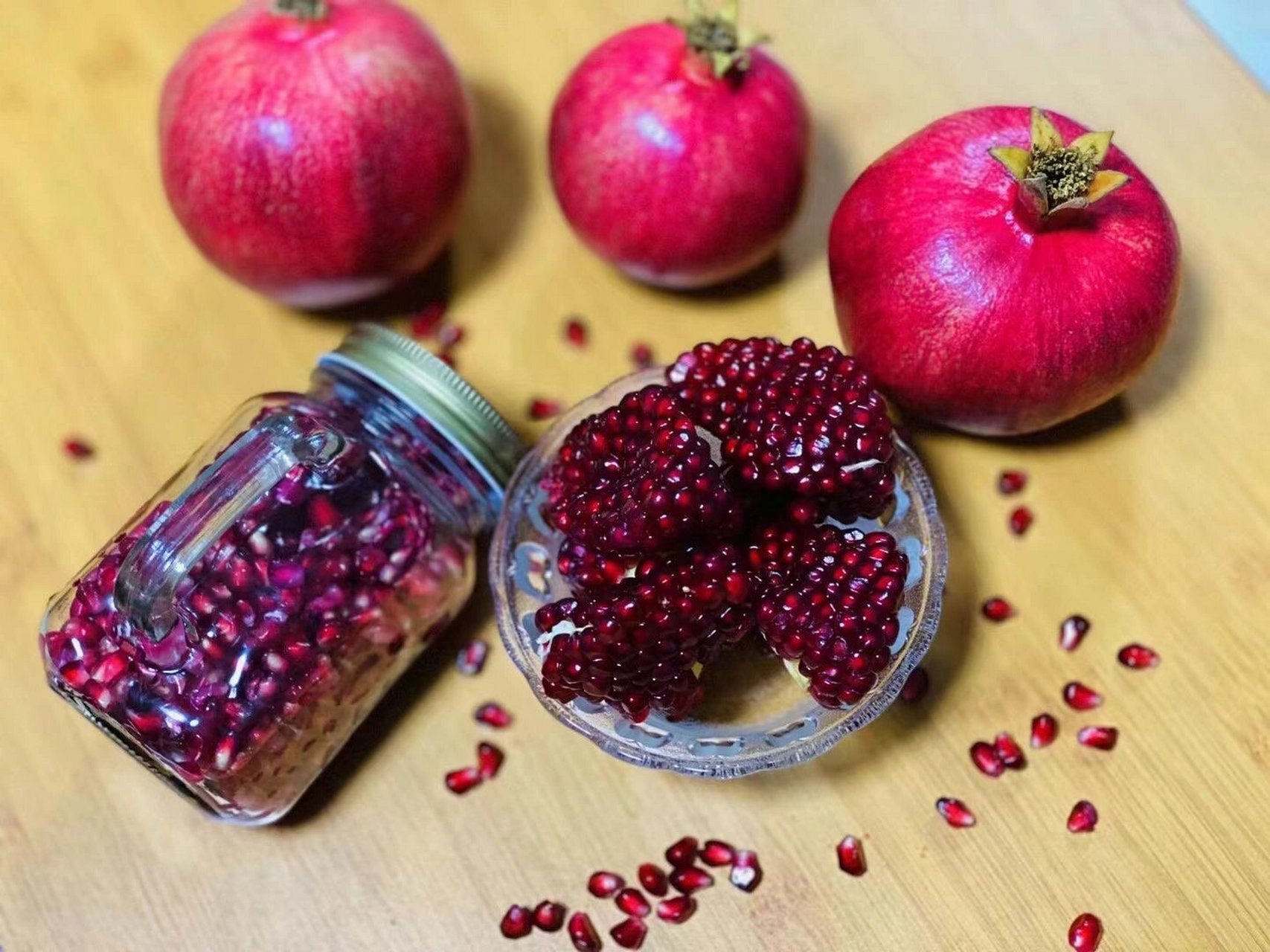 以色列黑籽软籽酸石榴 古话说得好: 八月过半,石榴当饭, 可以喝的