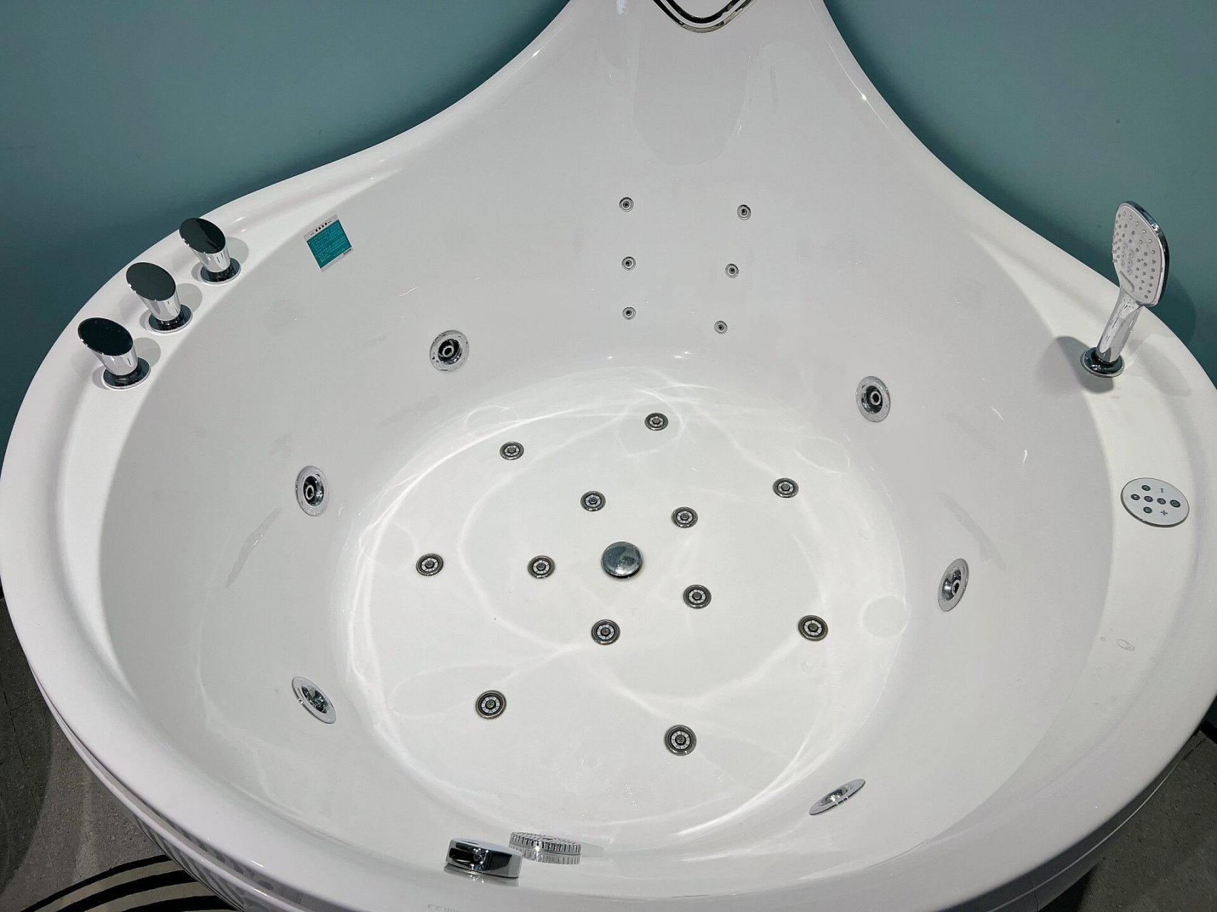 浪鲸卫浴 97超浪漫鲸鱼浴缸09水气混合|极致享受09浪鲸卫浴·鲸