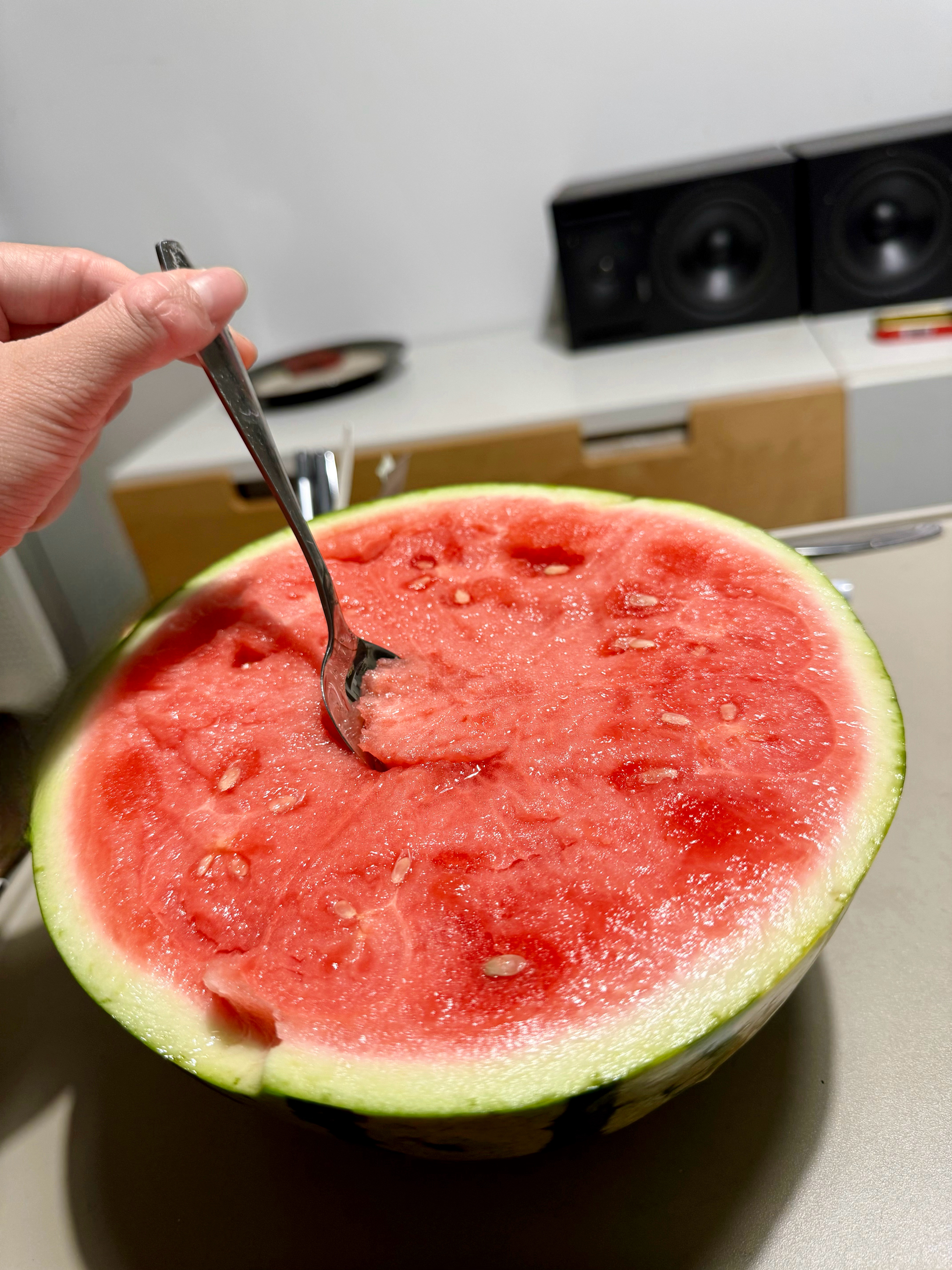 真就只想回来抱半个西瓜挖着吃!