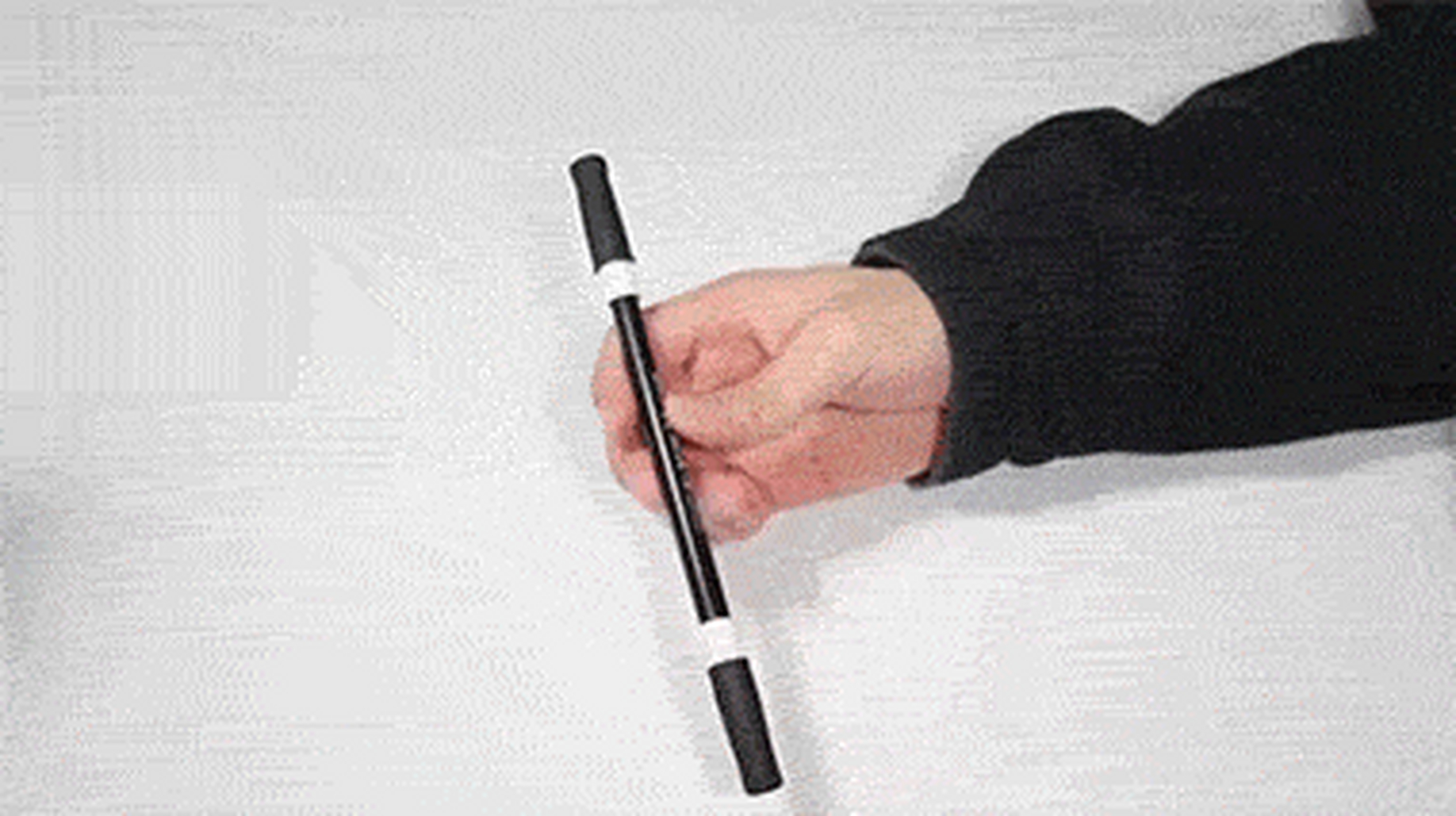 女孩因上学爱转笔设计出可以转的杯子下面这几种转笔的手法,哪一种是