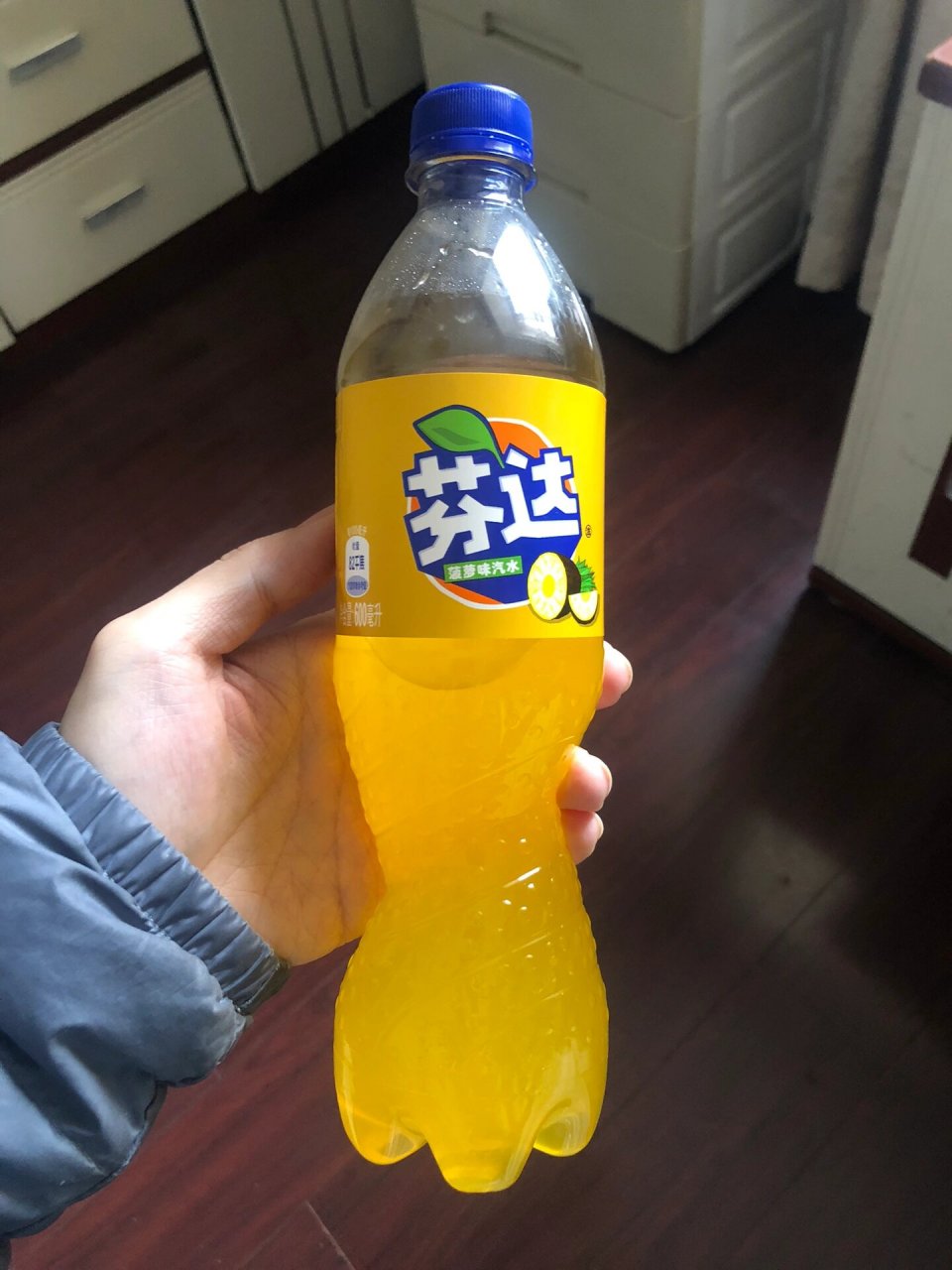 芬达菠萝味瓶装600毫升 芬达一直都是500毫升的,但是菠萝味却是600