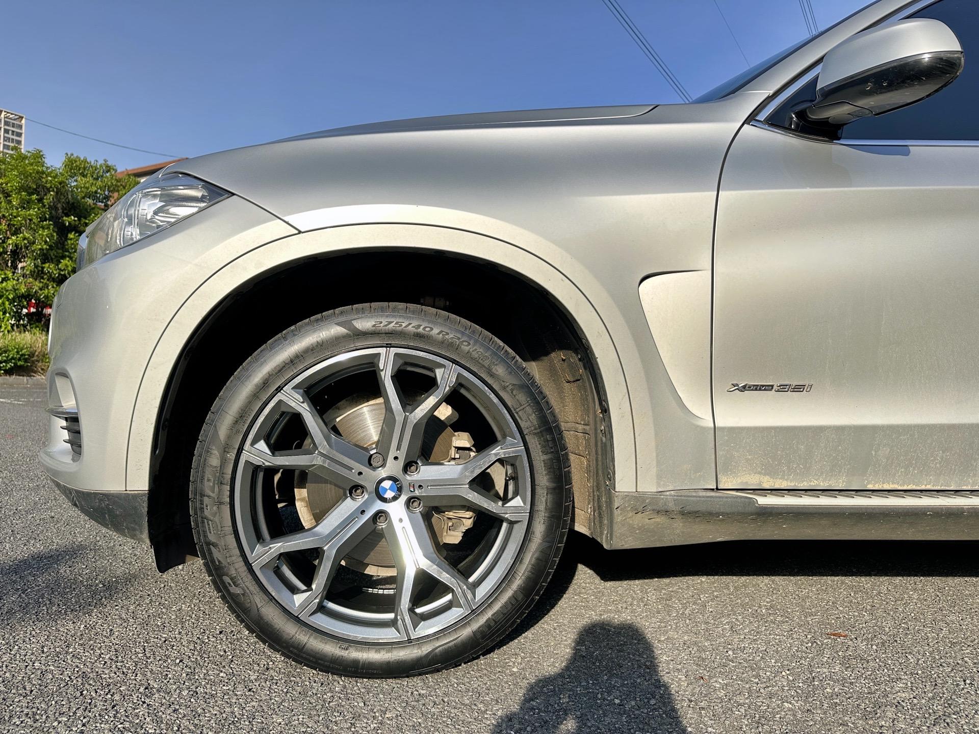 宝马x5升级20寸m寸高配运动轮毂.