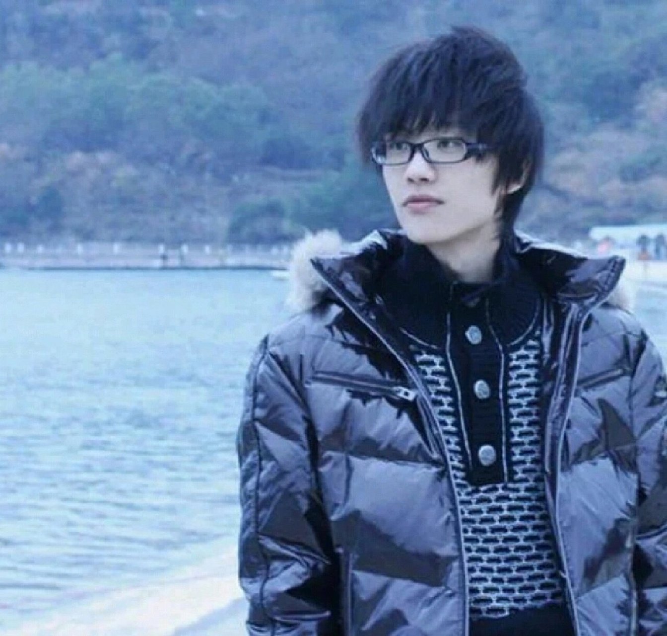 许嵩高清青涩照更新 是你心目中的vae嘛?