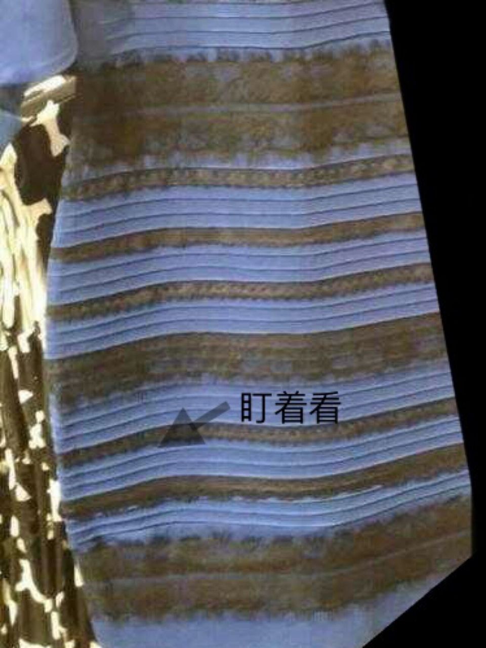 白金党:遮住右半边,盯着左下角看就是蓝黑 作为多年的白金党,试了很多