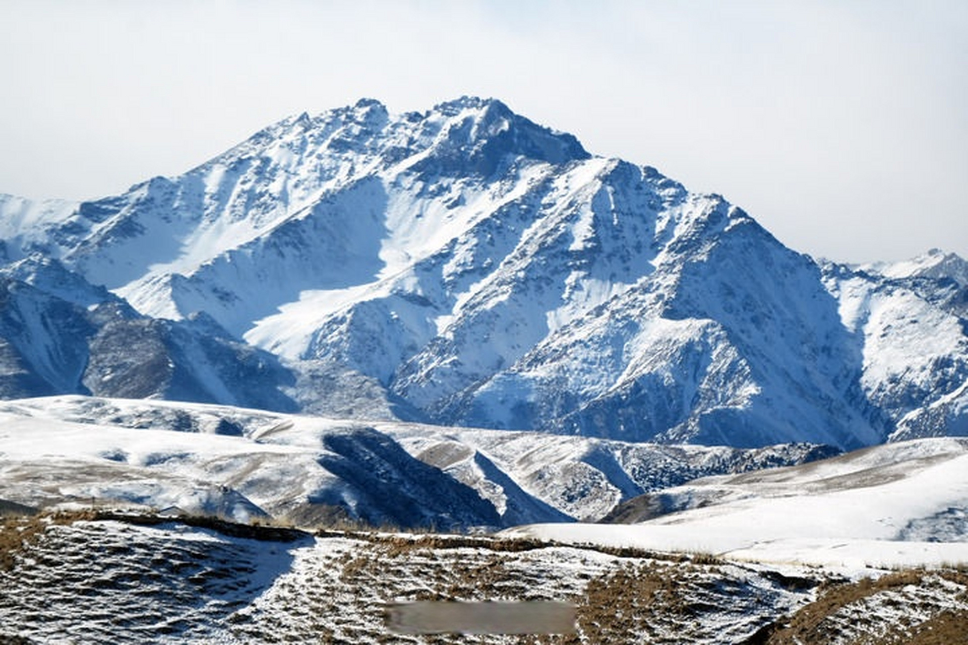 我为家乡旅游举大旗 寒冬时节,站在祁连山北麓的巴尔斯雪山上远眺